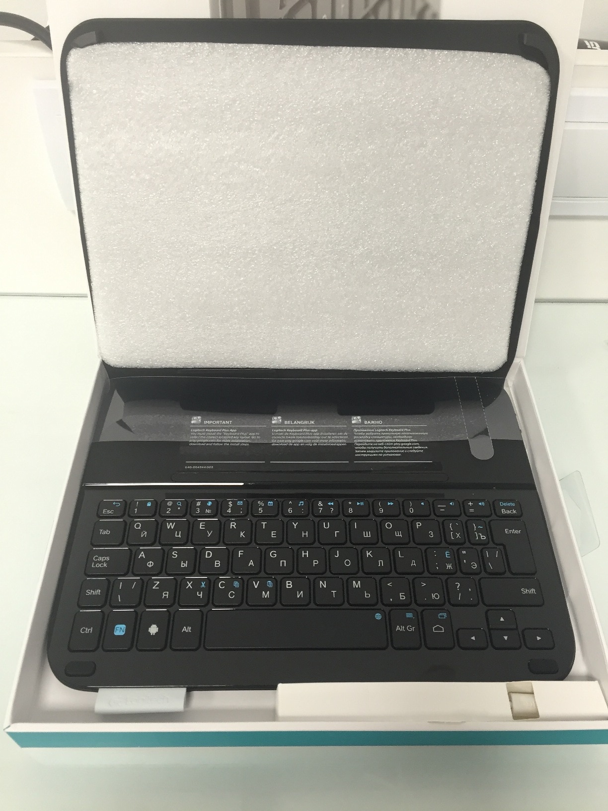 Logitech Keyboard Folio for Galaxy Tab3 10 (Russian Layout) - 2