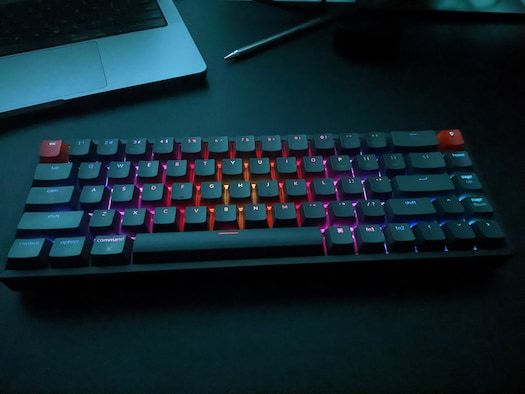 How to clean a keyboard [PC and Laptop] - Guide